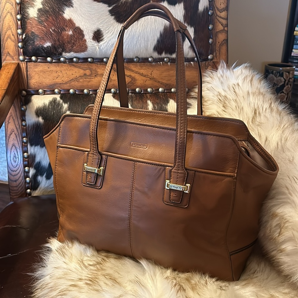 EUC Coach Taylor Alexis Carryall Tote